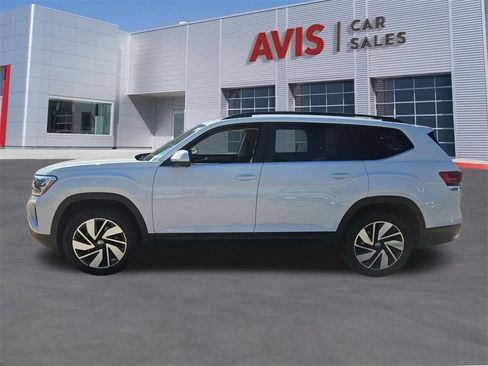 Used 2025 Volkswagen Atlas SE image 2