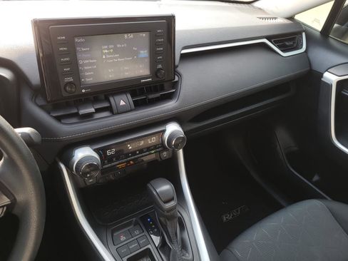 Used 2020 Toyota RAV4 XLE w/ Carpet Mat Package FWD image 21