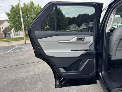 New 2025 Ford Explorer Active w/ Active Comfort Package image 13
