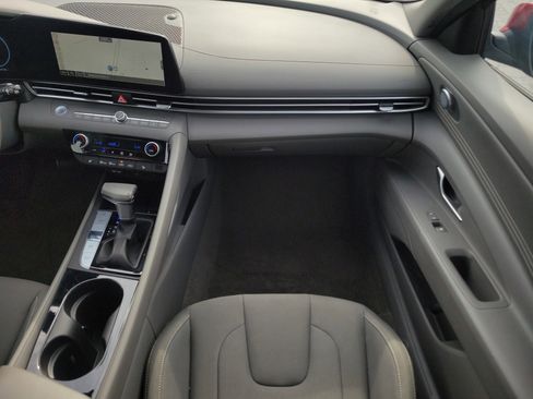 Used 2025 Hyundai Elantra SEL image 22