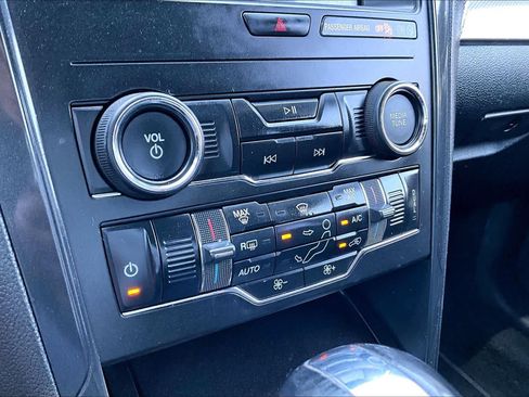 Used 2019 Ford Explorer XLT w/ Equipment Group 201A FWD image 34