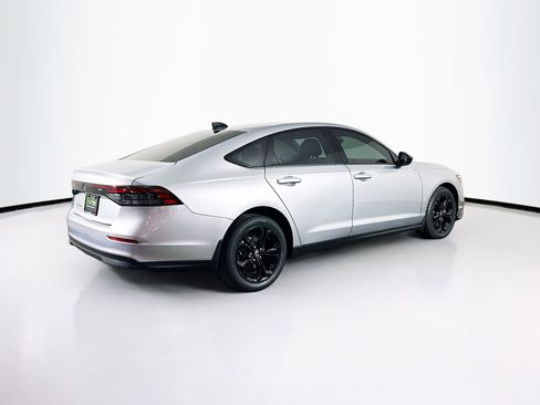Used 2025 Honda Accord SE image 9
