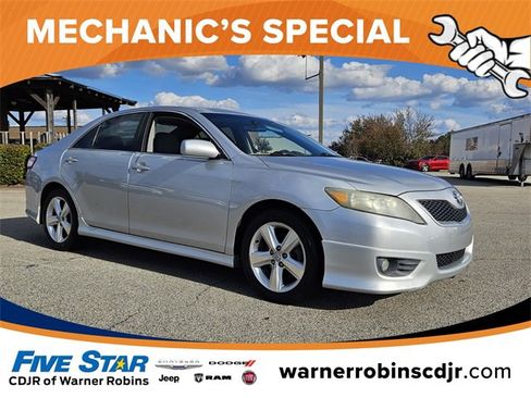 Used 2011 Toyota Camry SE image 1
