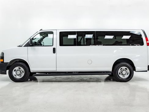 Used 2022 Chevrolet Express 3500 LS RWD image 19