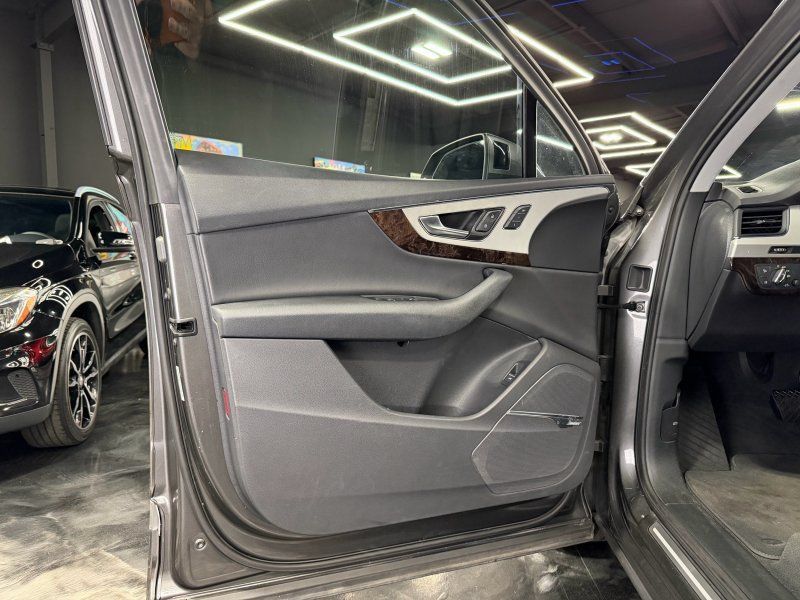 Used 2019 Audi Q7 2.0T Premium Plus w/ Premium Plus Package AWD/4WD image 23