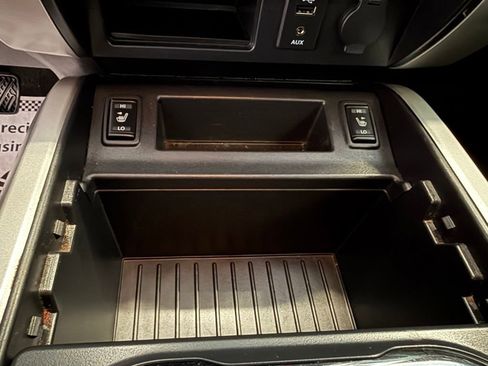 Used 2018 Nissan Titan SV w/ SV Convenience Package RWD image 37