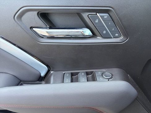 Used 2024 Chevrolet Colorado Z71 w/ Z71 Convenience Package 2 image 4