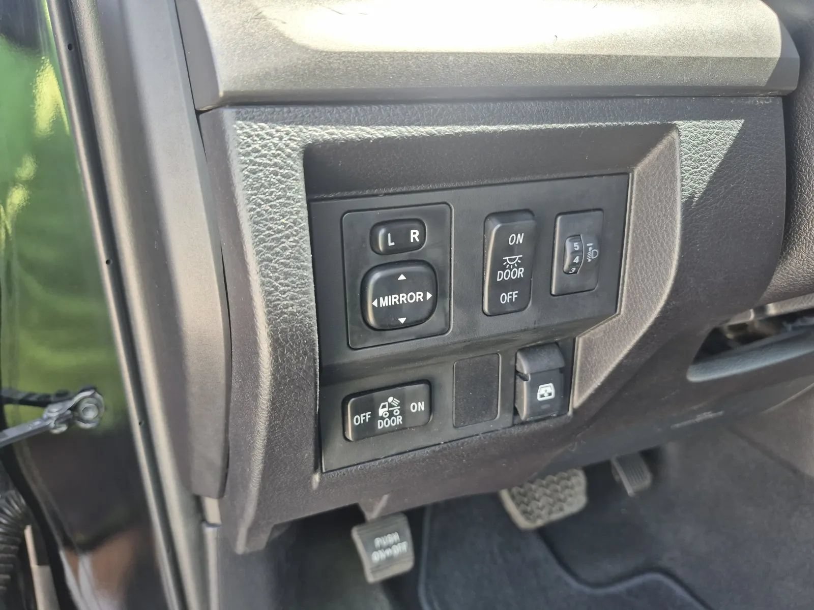 Used 2015 Toyota Tundra SR5 w/ SR5 Upgrade Package RWD image 19