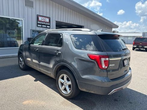 Used 2017 Ford Explorer XLT w/ Equipment Group 202A AWD/4WD image 2