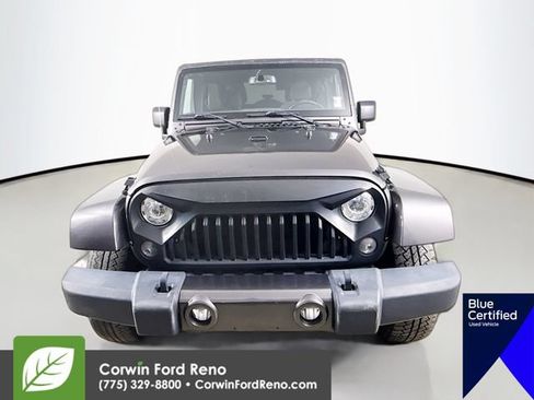 Used 2018 Jeep Wrangler Unlimited Sahara w/ Connectivity Group AWD/4WD image 2