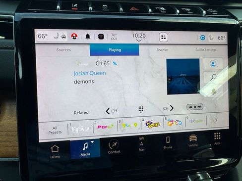 Used 2023 Jeep Grand Cherokee L Summit AWD/4WD image 29