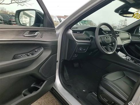 Used 2024 Jeep Grand Cherokee L Limited image 9