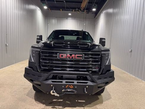 Used 2024 GMC Sierra 2500 AT4 AWD/4WD image 3