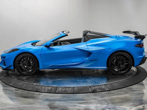 Used 2023 Chevrolet Corvette Z06 w/ Z07 Performance Package RWD image 8