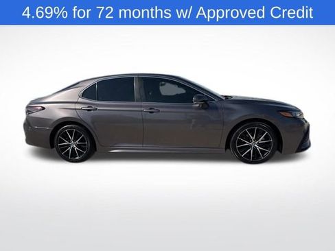 Used 2022 Toyota Camry SE image 9