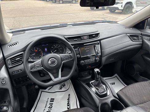 Used 2020 Nissan Rogue SV image 12