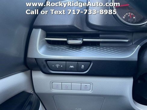 Used 2024 Kia Carnival LX image 19