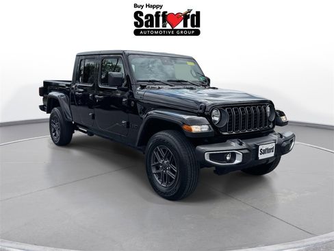 Used 2025 Jeep Gladiator Sport image 9