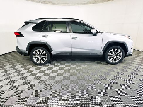 Used 2022 Toyota RAV4 XLE Premium AWD/4WD image 2