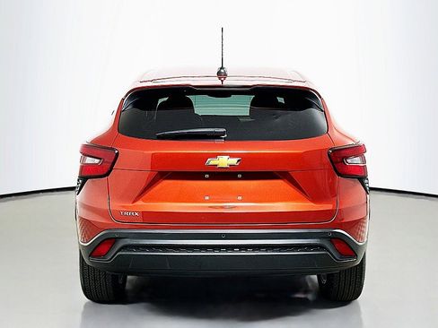 Used 2024 Chevrolet Trax LS w/ LS Convenience Package FWD image 6