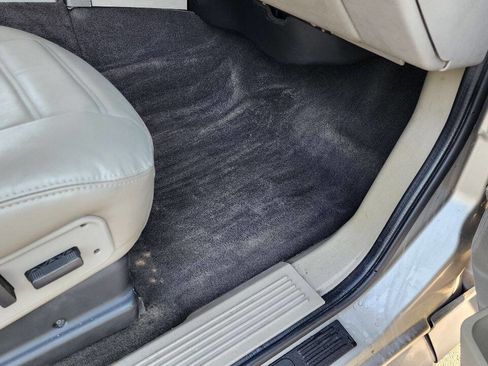 Used 2003 HUMMER H2 w/ Preferred Equipment Group image 31