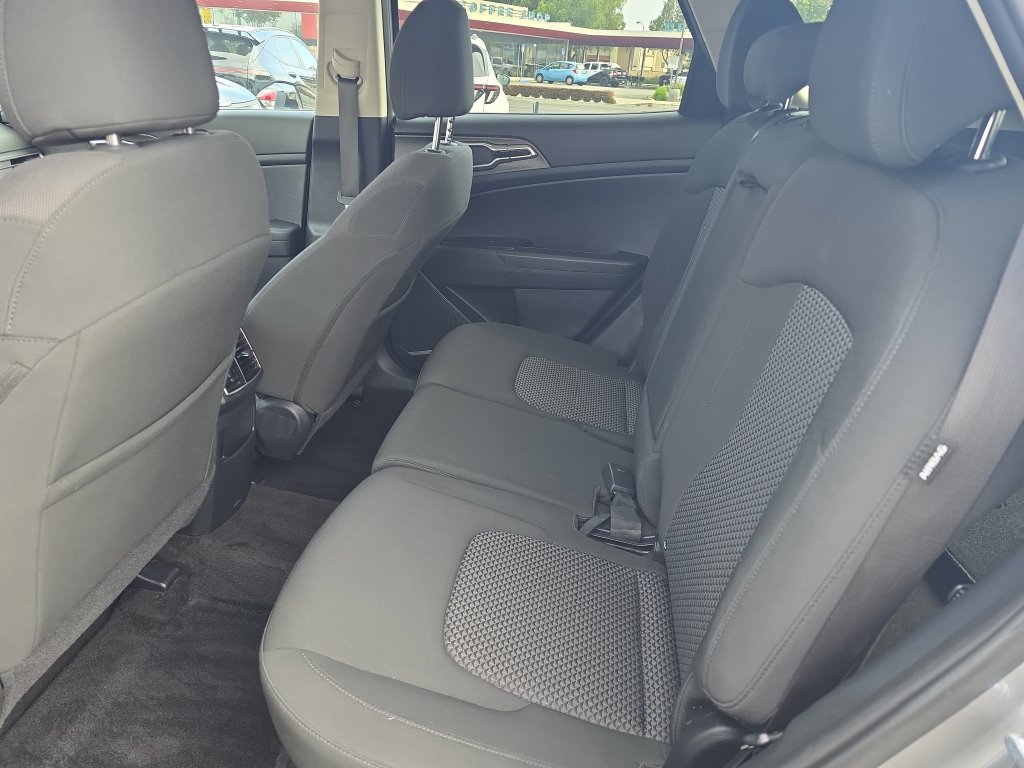 Used 2025 Kia Sportage LX FWD image 21