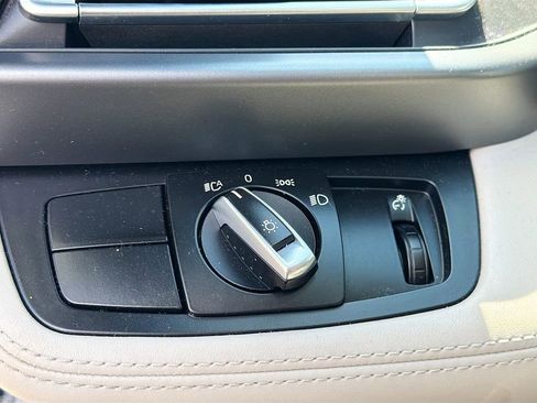 Used 2015 BMW i8 image 31