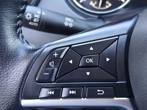 Used 2020 Nissan Rogue SV w/ Premium Package image 26