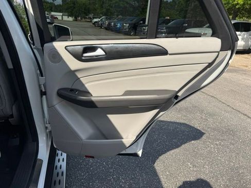 Used 2015 Mercedes-Benz ML 350 4MATIC w/ Premium 1 Package image 12