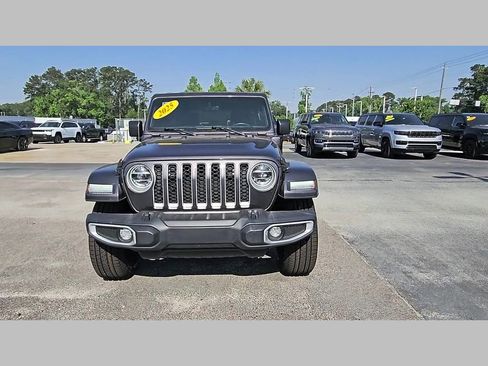 Used 2021 Jeep Wrangler Unlimited Sahara w/ Dual Top Group AWD/4WD image 38