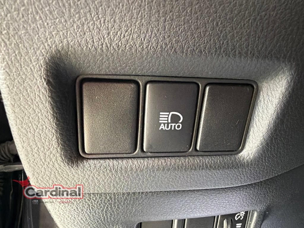 Used 2021 Toyota C-HR LE FWD image 17
