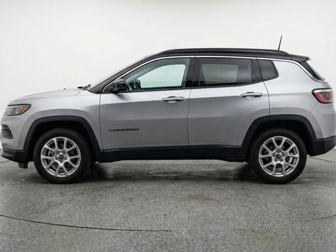 Used 2025 Jeep Compass Limited AWD/4WD image 5
