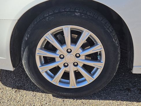 Used 2011 Buick Lucerne CXL image 10