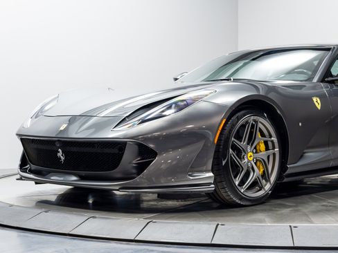 Used 2020 Ferrari 812 Superfast RWD image 4