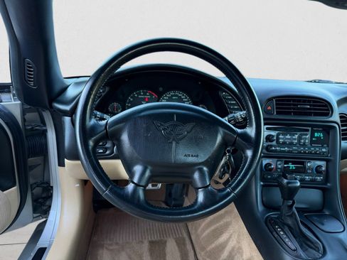 Used 2001 Chevrolet Corvette Convertible w/ Preferred Equipment Group2 image 14