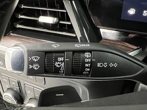 Used 2025 Chevrolet Suburban LT w/ Comfort Package image 28