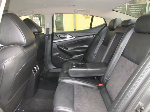 Used 2017 Nissan Maxima SR image 24