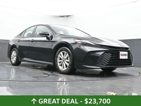 Used 2025 Toyota Camry LE image 43
