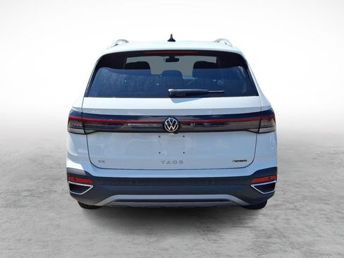 Used 2025 Volkswagen Taos SE image 4
