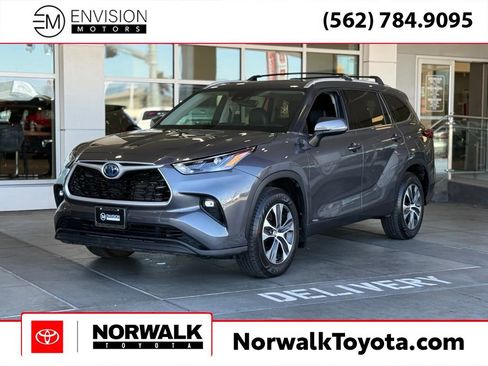 Used 2022 Toyota Highlander XLE image 1