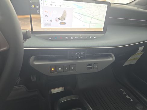 New 2026 Nissan Leaf Platinum+ FWD image 28