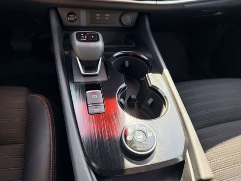 Used 2025 Nissan Rogue SV image 23