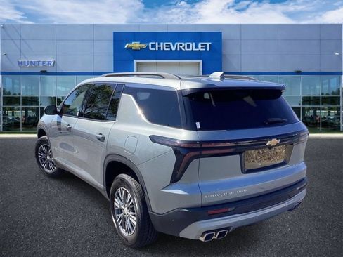 Used 2024 Chevrolet Traverse LT AWD/4WD image 2