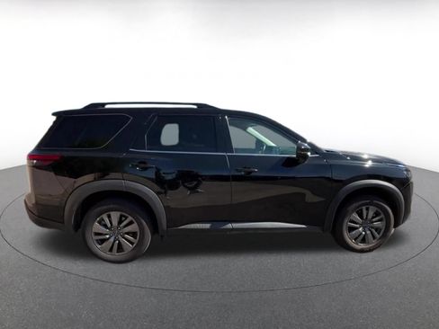 Used 2025 Nissan Pathfinder SV AWD/4WD image 16