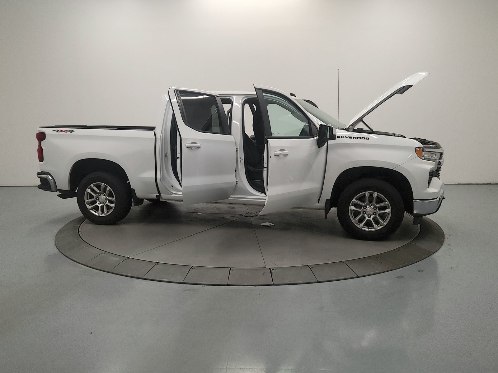 Used 2024 Chevrolet Silverado 1500 LT AWD/4WD image 17