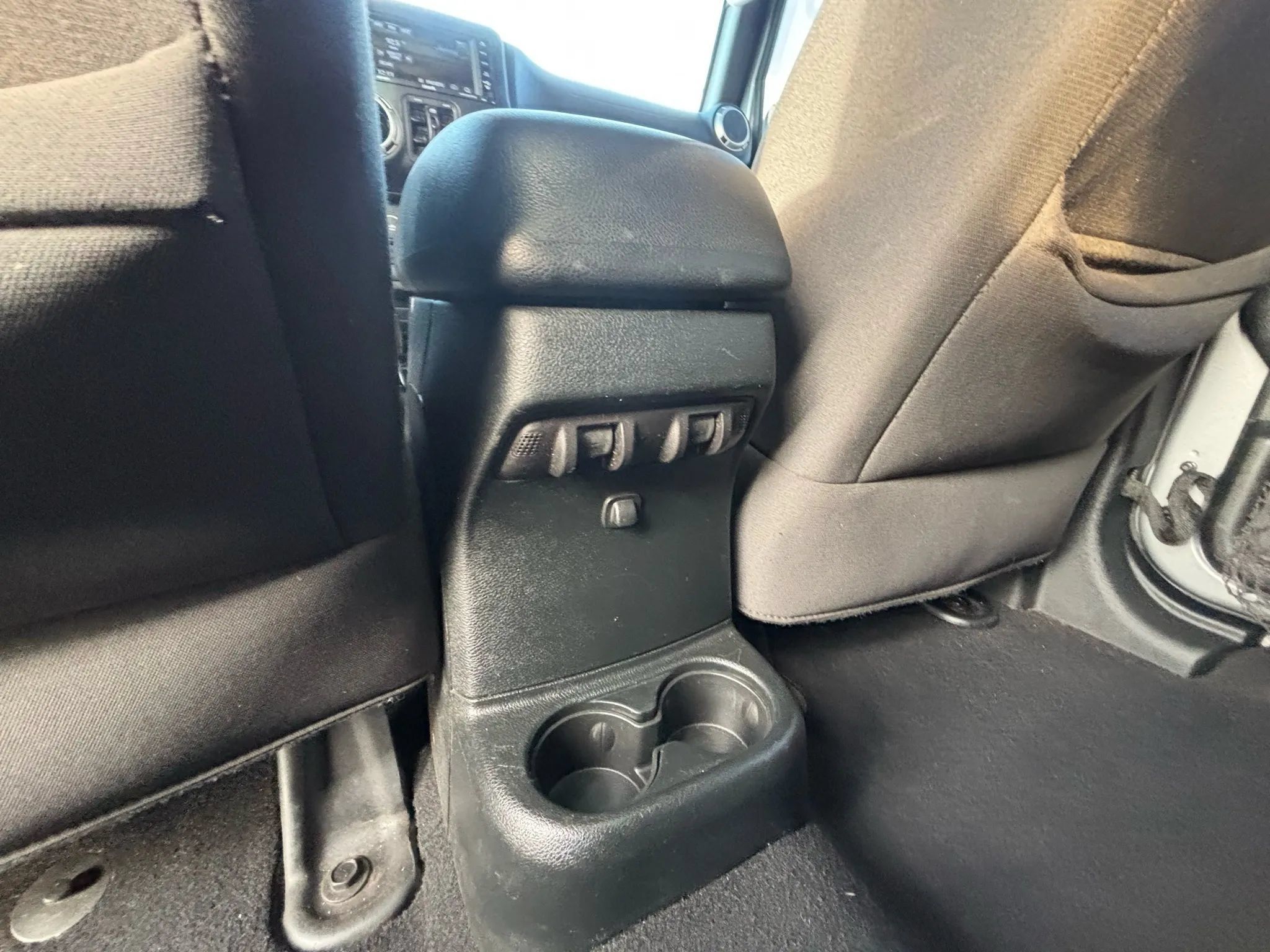 Used 2017 Jeep Wrangler Unlimited Sahara w/ Connectivity Group AWD/4WD image 25