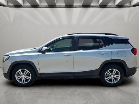 Used 2021 GMC Terrain SLE w/ Driver Convenience Package FWD image 2