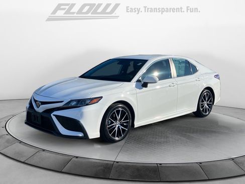 Used 2023 Toyota Camry SE image 4
