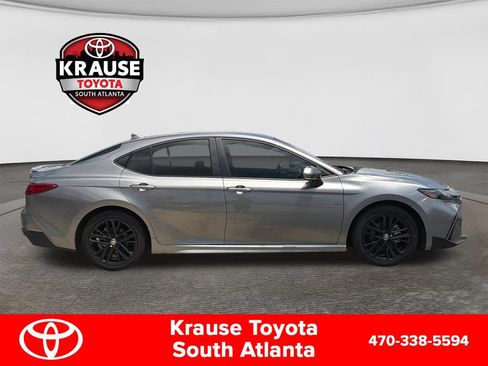 Used 2025 Toyota Camry SE w/ Convenience Package FWD image 4
