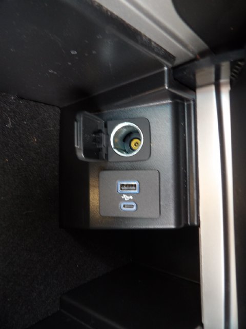 Certified 2023 Ford Explorer XLT w/ Equipment Group 202A RWD image 19